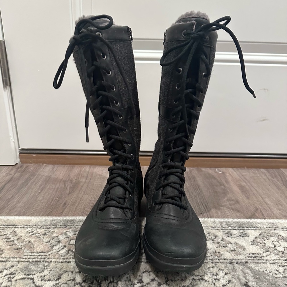 UGG Elvia Tall Boots Size 10 Women’s Great Condition Black Wool Lined Rubber - Picture 2 of 9